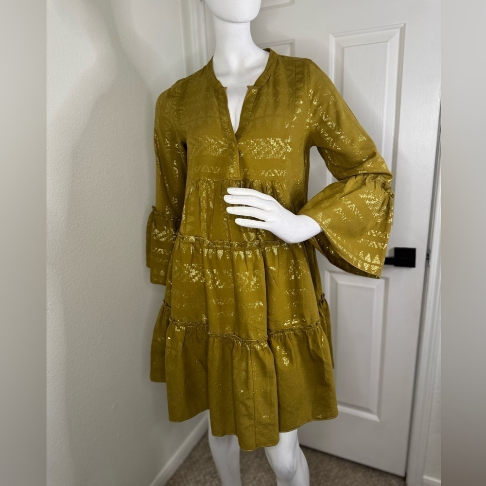 Elan Elegant Gold Tiered Dress Size Medium. H40